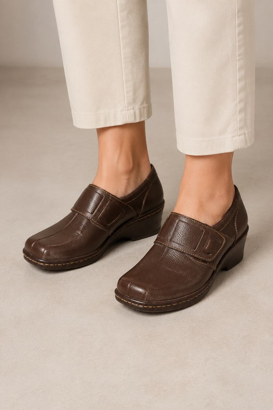 b.ø.c. Born Concept Brown Leather Mary Jane Clogs Women’s 7M Comfort Shoes